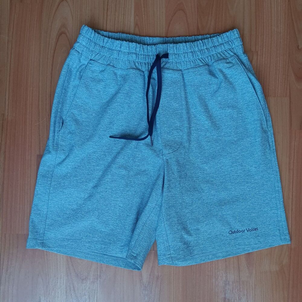 Outdoor‎ Voices 7" shorts comfort fit adjustable waistband, side slit pockets,